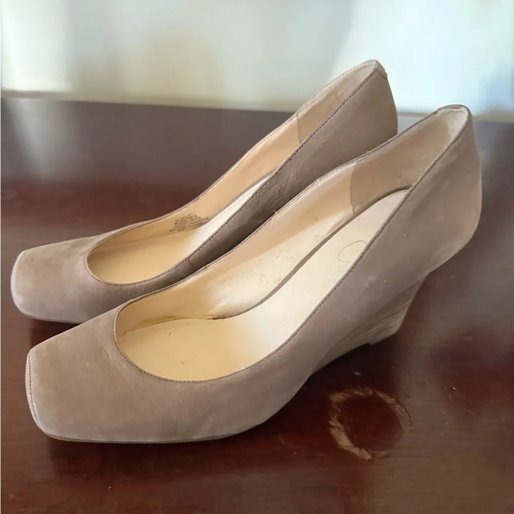 JESSICA SIMPSON ladies camel colored wedges 8 1/2 very good condition